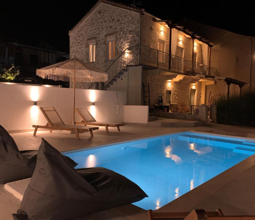 Mangata Suites Homes With Private Pools Spartokhórion Buitenkant foto